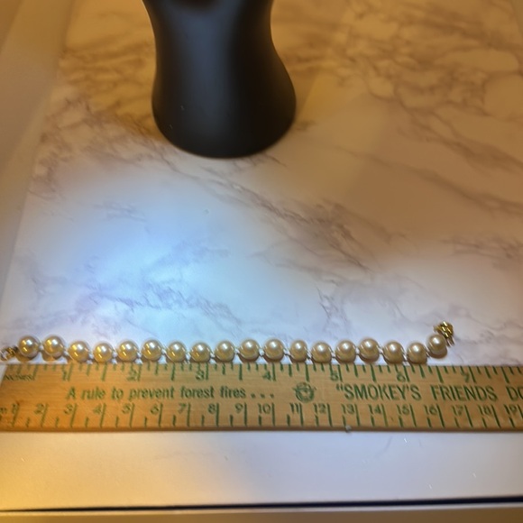 Pearlesque 7” long Knotted Bracelet gold clasp so pretty - Picture 2 of 3